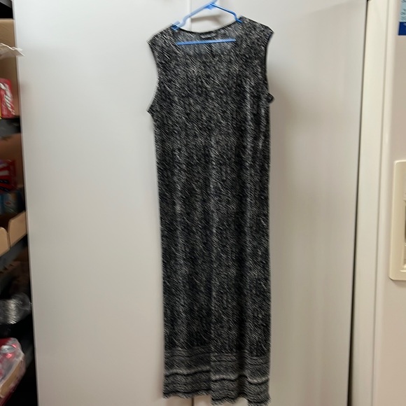 Black and white dress - Picture 1 of 4